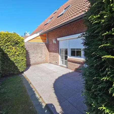 Holiday home Neu! Schoene Doppelhaushaelfte In *