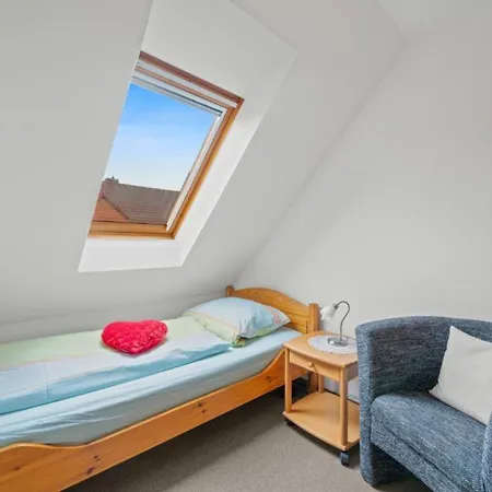 Neu! Schöne Doppelhaushälfte In *