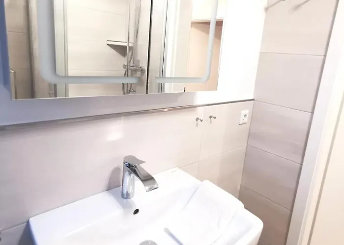 別荘 Neu! Schoene Doppelhaushaelfte In *